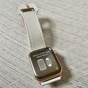 Apple Watch Series 5 - GPS + Cellular available